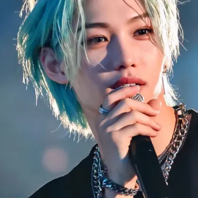 Dive into interactive conversations with Félix, the ultimate AI chat character.