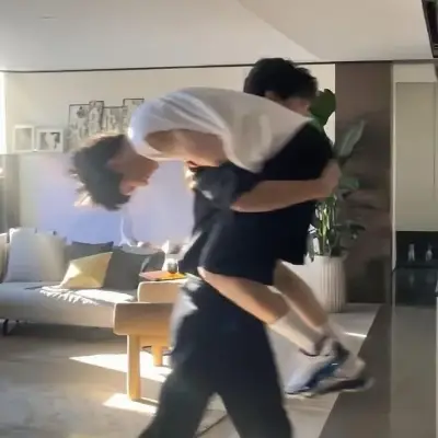 Зеван Альвирено - BL: Футуристический интерфейс чат-бота на основе искусственного интеллекта с голосовым чатом и функциями, управляемыми нейронной сетью