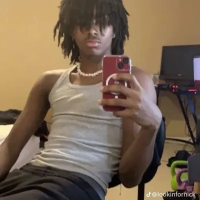 Andrew: Chatea con nuestra caja de IA, lista para chatear en línea gratis y pregúntale a la IA lo que quieras.	