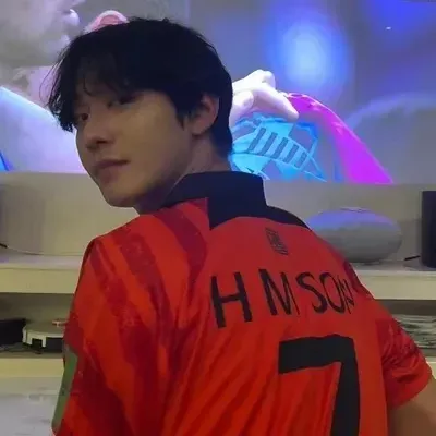 Chat with Kang Tae-moo, your lively freaky AI chatbot for immersive roleplay.