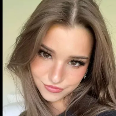 布魯克·蒙克：借助我們的無限AI和免費無限線上聊天功能，探索AI世界，由Warhammer Fantasy Roleplay提供支持