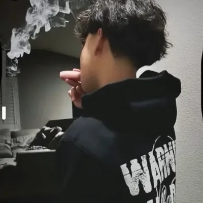 D A N I E L: Multilingual AI conversation partner icon for global chat online services