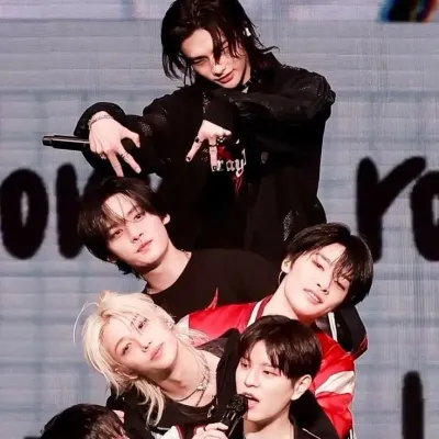 Stray Kids - лесбиянка: Значок многоязычного собеседника на базе искусственного интеллекта для глобальных онлайн-сервисов чата