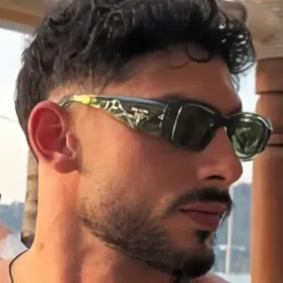 Anthony - BL : mascotte de chatbot IA ludique améliorant l'engagement des utilisateurs dans les chats aléatoires