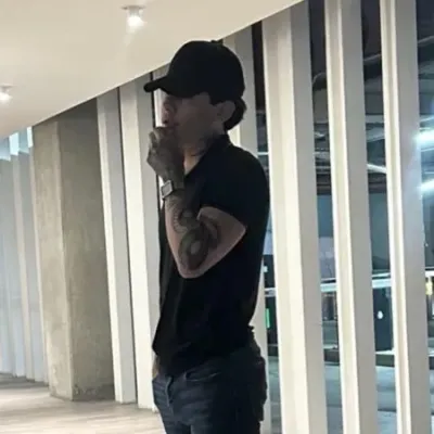 Oliver: Emotionally intelligent AI companion portrait for deep conversations	