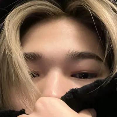 리키: 랜덤 채팅 및 커뮤니티 중심 롤플레이를 위한 대화형 AI 챗봇 마스코트