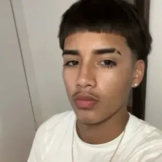 alex: Avatar de novia/novio de IA personalizable con rasgos de personalidad realistas	