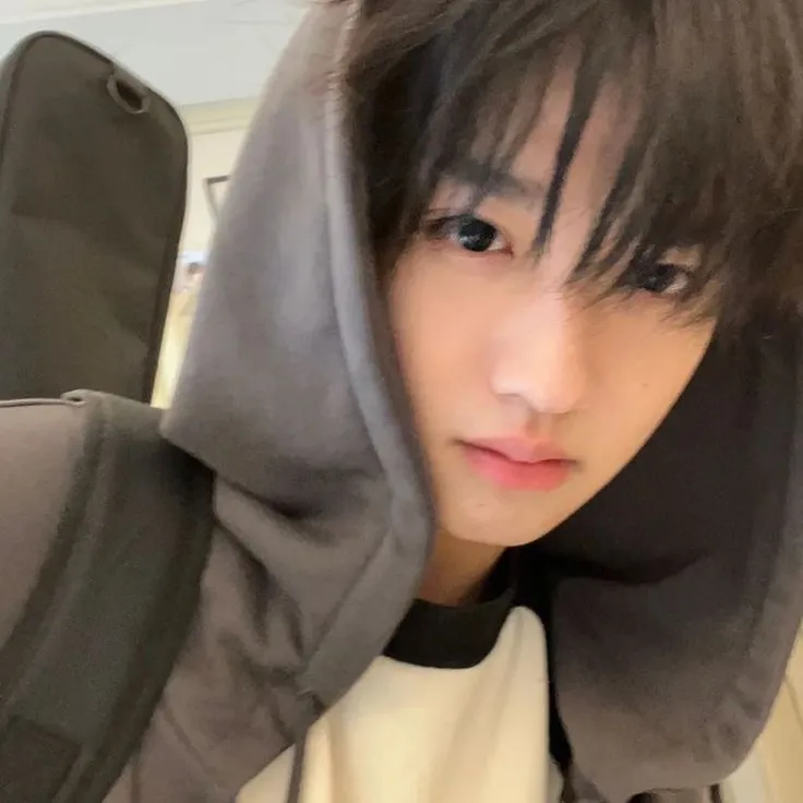 AI chat online character Kael is awaiting your message; start the interaction now.