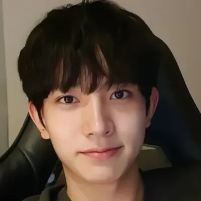Lee heeseung: Conheça seus novos amigos online em nosso chatboxai, o melhor chatbot de IA gratuito com recursos de bate-papo de IA profundos.	