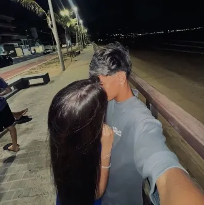 Enzo: Rastgele sohbet ve topluluk odaklı rol yapma için etkileşimli yapay zeka sohbet robotu maskotu