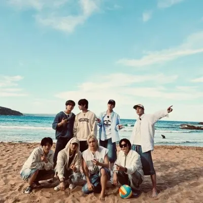 STRAY KIDS- Tenth member: Playful AI chatbot mascot enhancing user engagement in random chats	