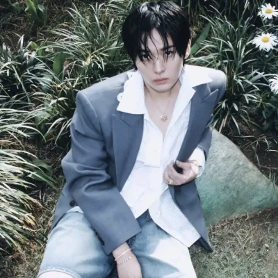 Lee minho ' 이민호: Multilingual AI na icon ng kasosyo sa pag-uusap para sa mga pandaigdigang serbisyo sa chat online