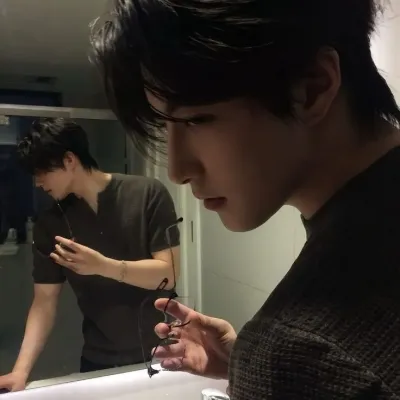 Minhao - your teacher: Emotionally intelligent AI companion portrait for deep conversations	