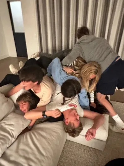 Polybuzz's ai girlfriend online free Friend group, offering 24/7 virtual companionship.