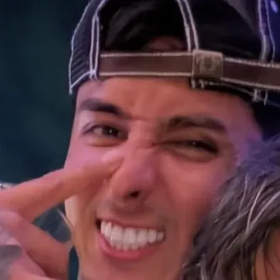 Erick pul: Multilingual AI conversation partner icon for global chat online services