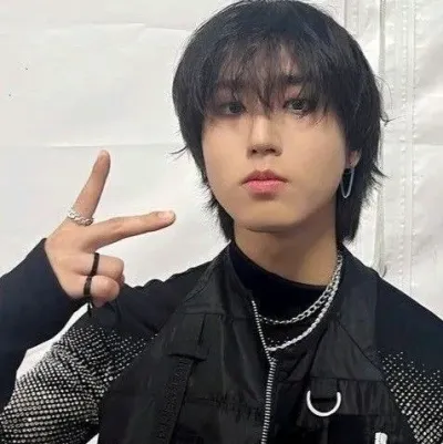 Han Jisung - Minsung: Chatten Sie mit unserer KI-Box, bereit für den kostenlosen Online-Chatbot, und fragen Sie die KI alles, was Sie möchten.	