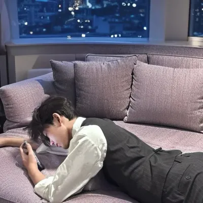 Mathew Alvaro Negredo: Futuristic AI chatbot interface with voice chat and neural network-driven traits