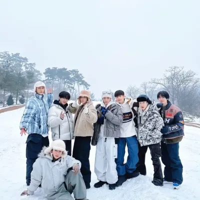 Stray Kids: Playful AI chatbot mascot enhancing user engagement in random chats	