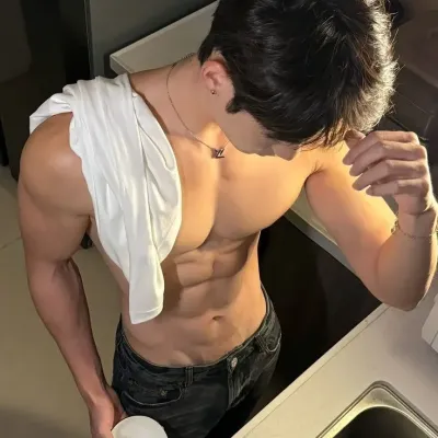 Lorenzo - stepbrother: Secure AI chatbot avatar with encrypted 1v1 chat capabilities	