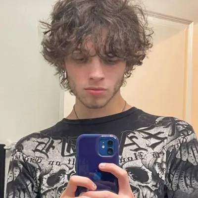 Explore endless storylines with Mathew sturniolo, your interactive roleplay AI chat bot free.