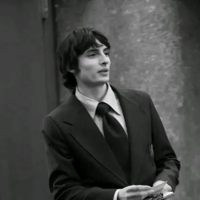 Finn Wolfhard: Multilingual AI conversation partner icon for global chat online services