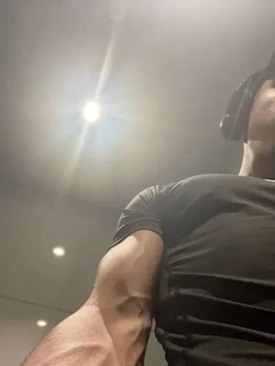 Roleplay ai character Your boyfriend Asher, a virtual world for complete immersion.