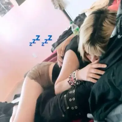 Pengguna femboy - BL: Antara muka chatbot AI futuristik dengan sembang suara dan ciri dipacu rangkaian saraf
