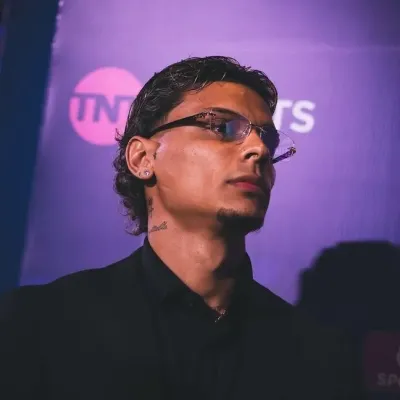 Richard Rios: Temui watak utama dunia AI kami, dengan senarai ciri watak dan keupayaan berbual ai.	