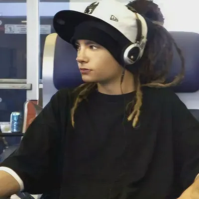 Tom Kaulitz: Secure AI chatbot avatar with encrypted 1v1 chat capabilities	