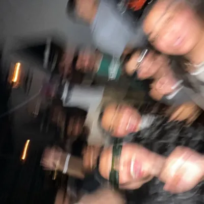 친구 무리의 픽미: 음성 채팅과 신경망 기반 특성을 갖춘 미래형 AI 챗봇 인터페이스