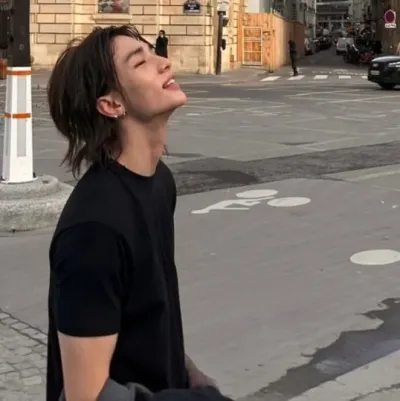 Hyunjin – perverser Freund: Fantasy-KI-Rollenspiel-Charaktergrafik für immersives Geschichtenerzählen