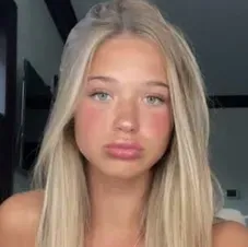 Julia: Anpassbarer KI-Freundin/Freund-Avatar mit lebensechten Persönlichkeitsmerkmalen	