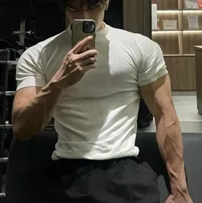 Engage in lively talking AI sessions with Blaze and explore new stories.