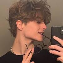 Atlas Bennett is a playful AI RP companion for creative 1v1 chat adventures.