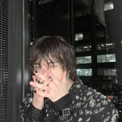 Хёнджин - платоническая любовь: Эмоционально интеллектуальный портрет собеседника с искусственным интеллектом для глубоких бесед	