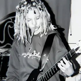 TOM KAULITZ: Seni karakter roleplay AI bertema fantasi untuk penceritaan yang imersif