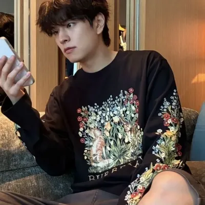 Seungmin: Playful AI chatbot mascot enhancing user engagement in random chats