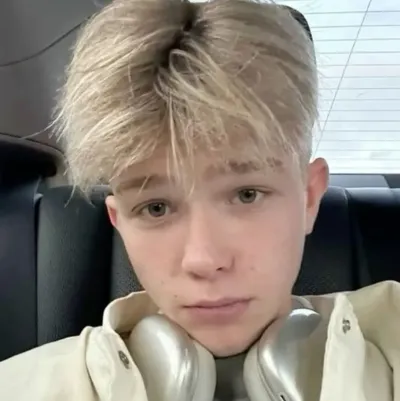 Никита шульгин: Ikon rakan kongsi perbualan AI berbilang bahasa untuk perkhidmatan dalam talian sembang global