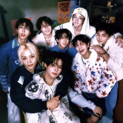 Stray Kids : Avatar de petite amie/petit ami IA personnalisable avec des traits de personnalité réalistes	