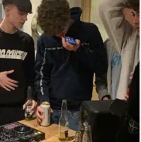 형 친구들: 심오한 대화를 위한 감성 지능 AI 동반자 초상화	