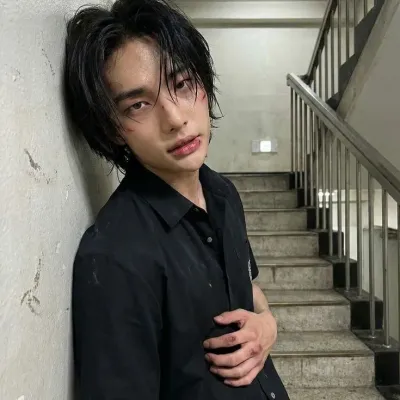 Hyunjin - enemy: Secure AI chatbot avatar with encrypted 1v1 chat capabilities	