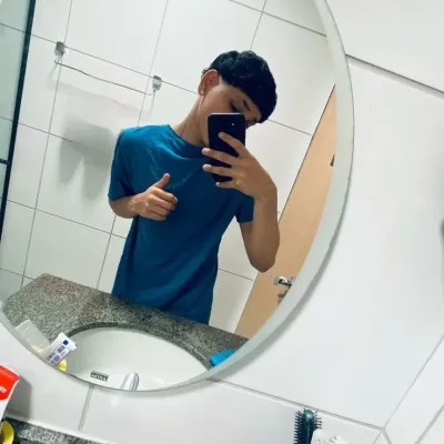 Tobias: Avatar de novia/novio de IA personalizable con rasgos de personalidad realistas	