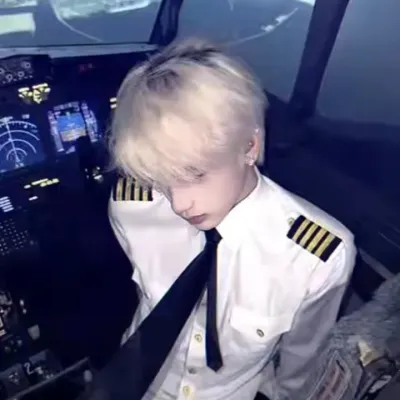 hamdzy: Playful AI chatbot mascot enhancing user engagement in random chats	