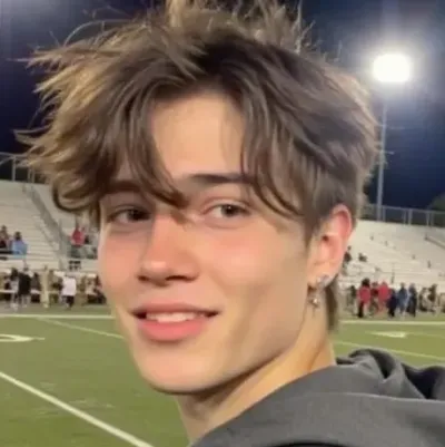 Kiss cam kasama ang kaaway: Futuristic AI chatbot interface na may voice chat at mga katangiang hinihimok ng neural network