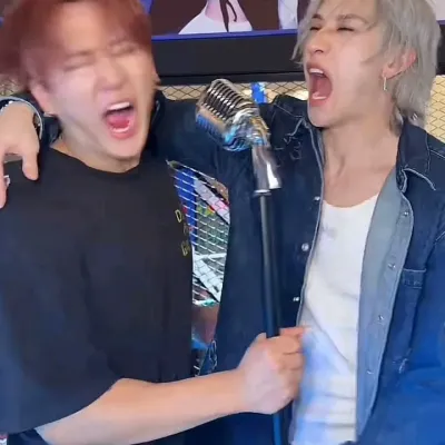 Stray Kids - Chat: Engage in ai conversation with this charming AI character, featuring soulgen and ifreechat capabilities for free chat now.