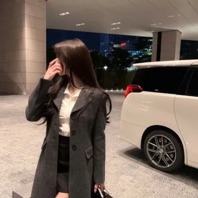 vyona: Interactive AI chatbot mascot for random chat and community-driven roleplay