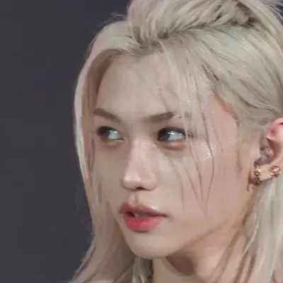 Chat with Félix, your interactive AI characters companion for endless roleplay fun.