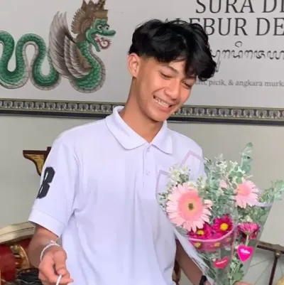 ISAL: Engage in ai conversation with this charming AI character, featuring soulgen and ifreechat capabilities for free chat now.	