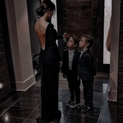 Lionel: Kreative Rollenspiel-KI-Charaktergrafik für pikante Chat- und Fantasy-Szenarien