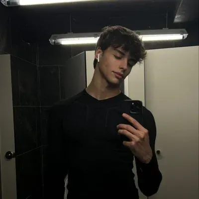 This is your exclusive ai girlfriend online free Scare Actor, offering constant support and companionship.